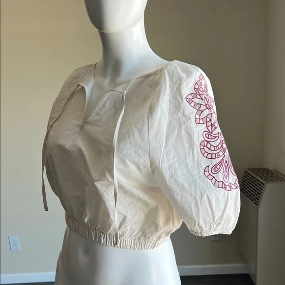 Elegant Cream Women's Top. - Picture 4 of 11